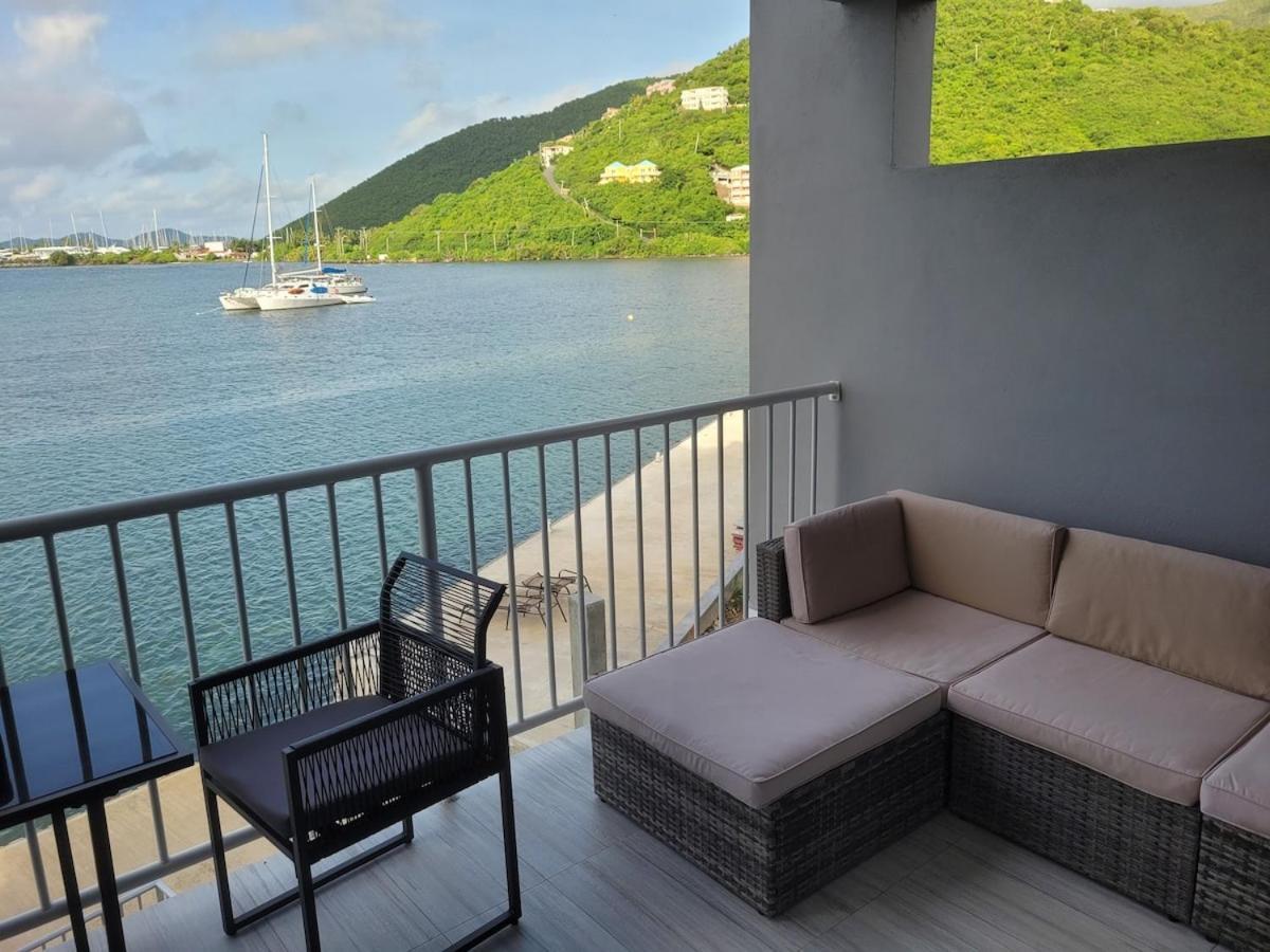 Appartement Modern Waterfront à Road Town  Extérieur photo